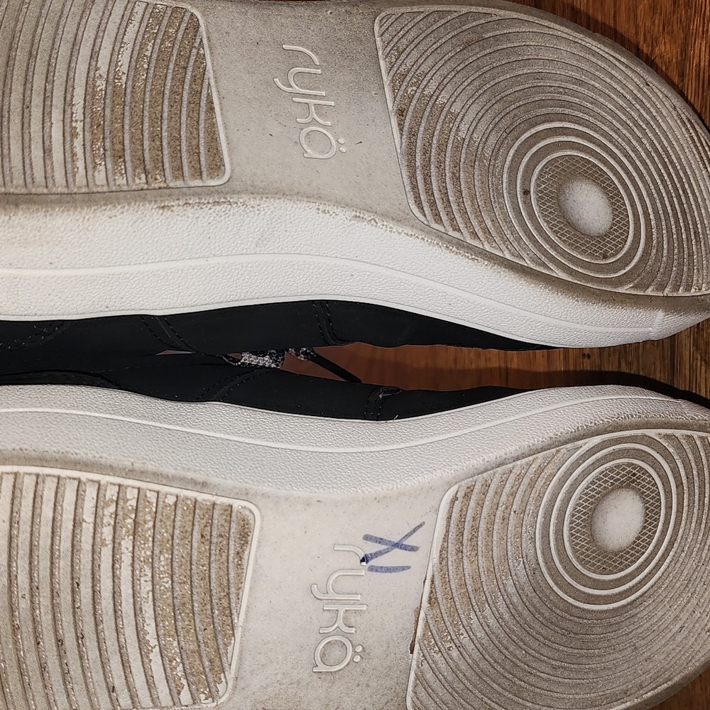 Ryka Viv Classic Black Low Top Sneakers with Patterned Laces - Picture 4 of 5